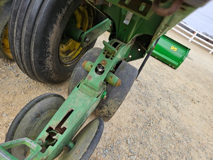 john-deere-7300-image-16