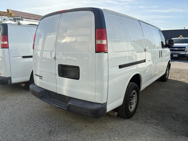 2008-chevrolet-express-3500-image-3