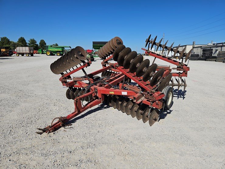 case-ih-3800-image-1