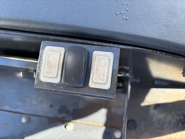 2017-deere-210lep-image-41