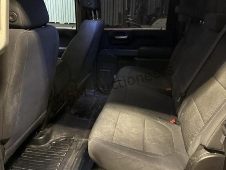 2020-chevrolet-silverado-3500hd-image-28