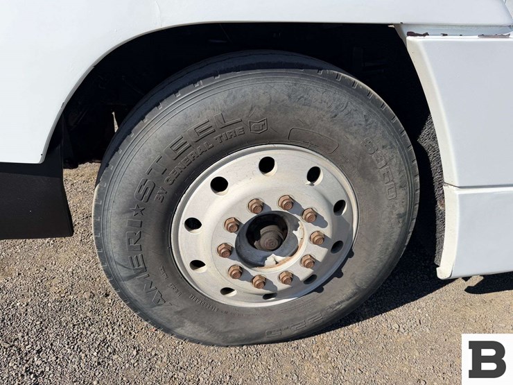 1992-freightliner-fld120-image-10