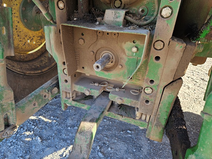 2016-john-deere-6110r-image-14