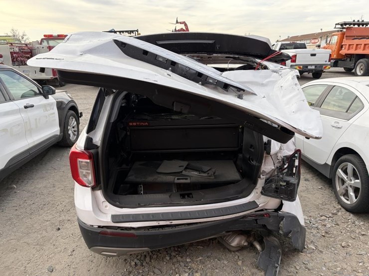 2021-ford-explorer-image-6