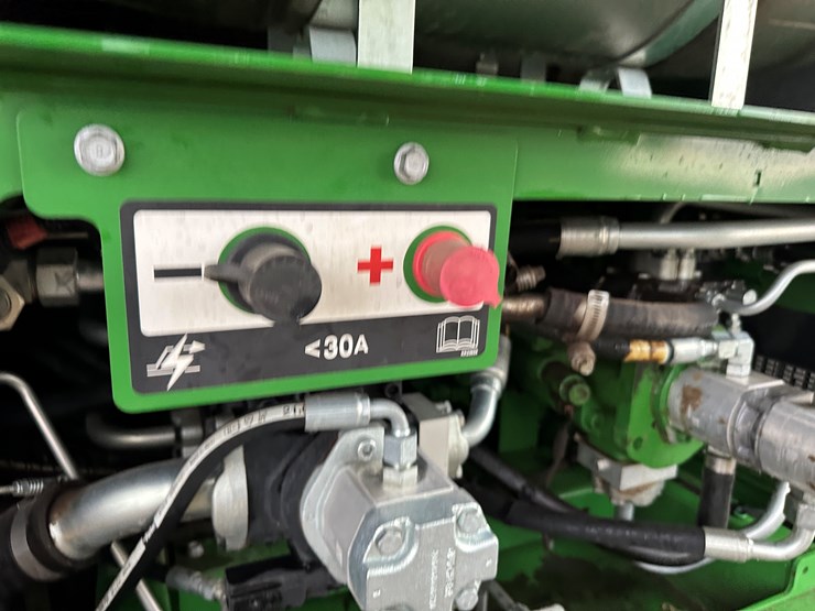 2021-john-deere-cp690-image-42