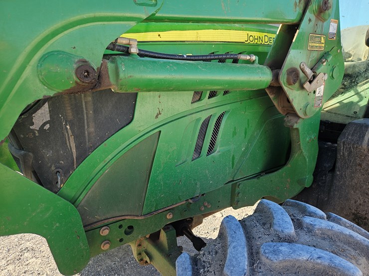 2016-john-deere-6110r-image-23