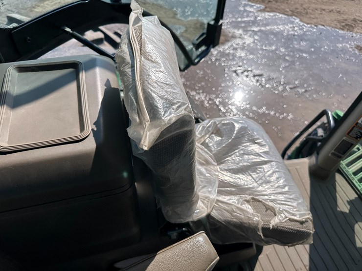 2023-john-deere-8r-250-image-61