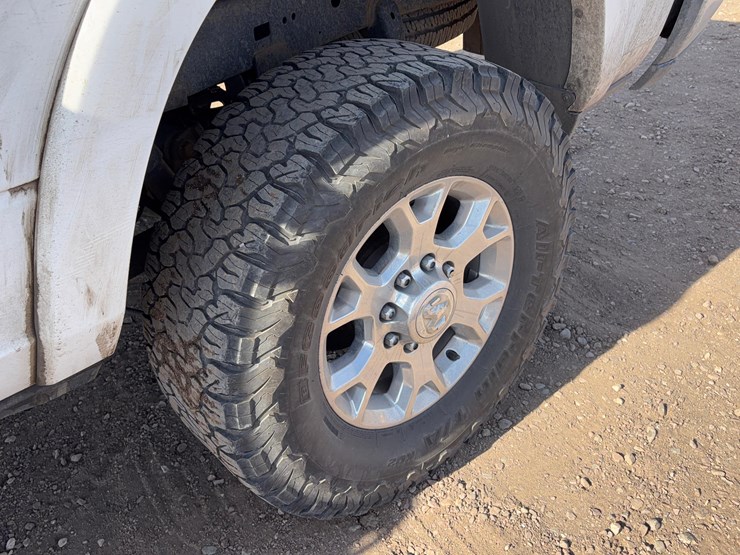 2020-ram-2500-laramie-image-11