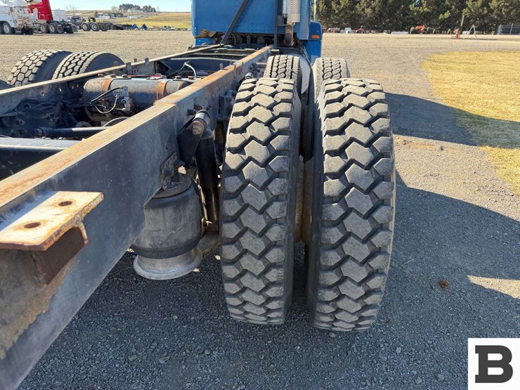 1995-freightliner-fld112-image-27