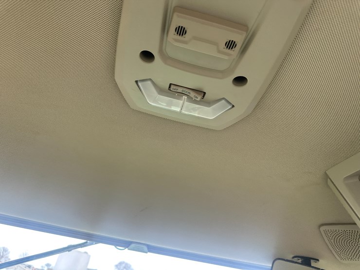 2021-john-deere-8rt-340-image-94