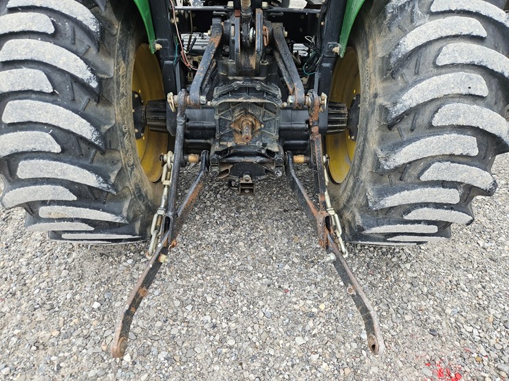 2013-john-deere-3032e-image-11