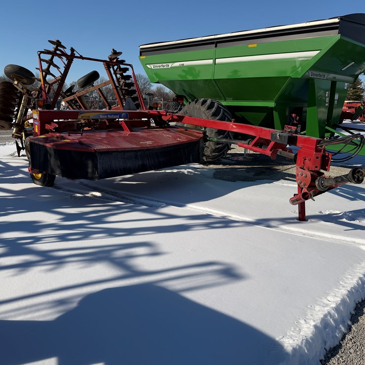 2017 NEW HOLLAND H7330