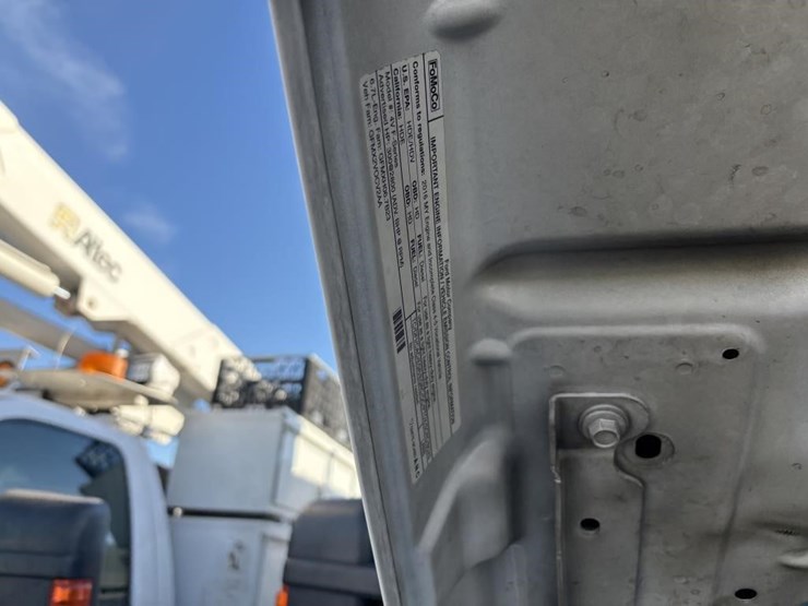 2016-ford-f550-image-9