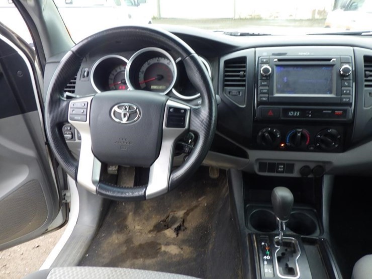 2013-toyota-tacoma-image-9