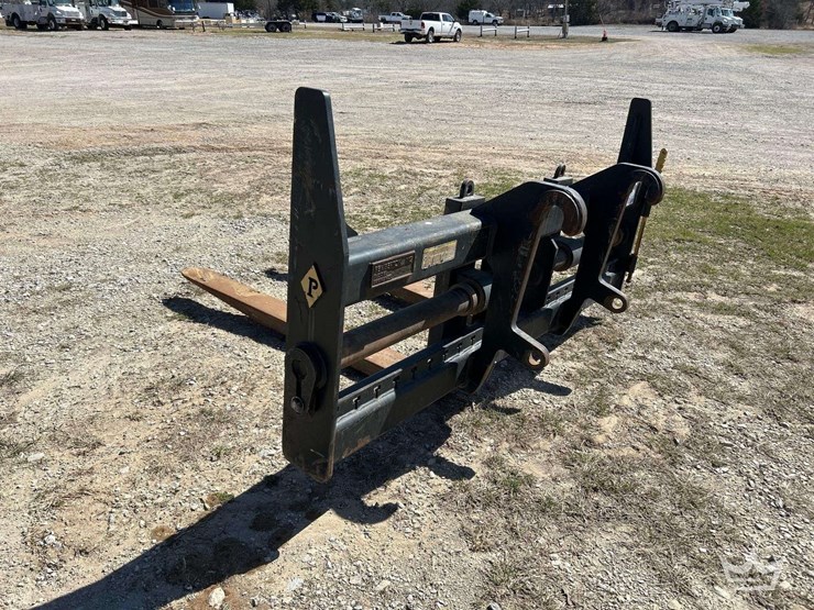 pemberton-inc-komatsu-forks-and-frame-image-3