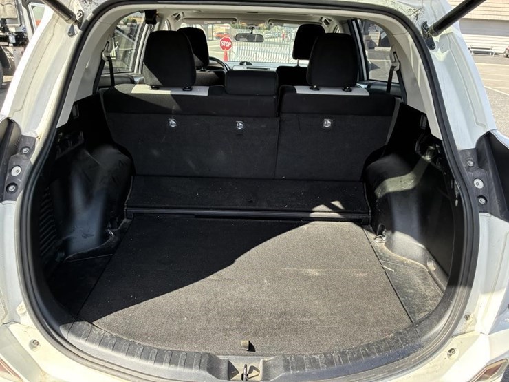 2016-toyota-rav4-image-11