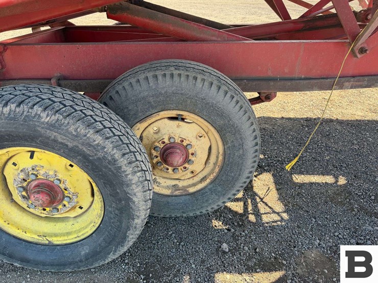 new-holland-1030-image-26