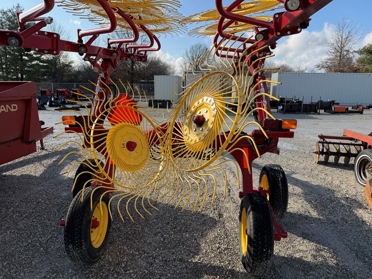 2025-new-holland-1225-image-6