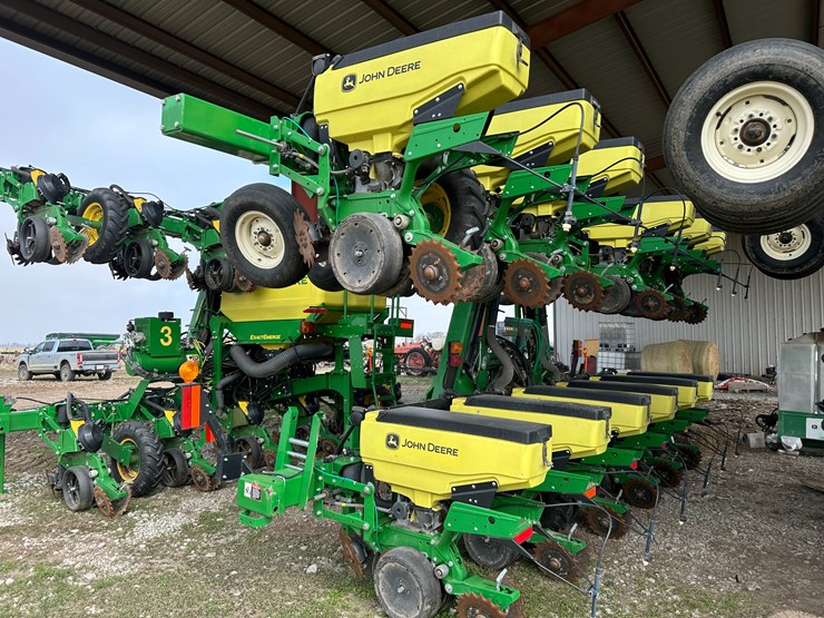 john-deere-1725-image-4