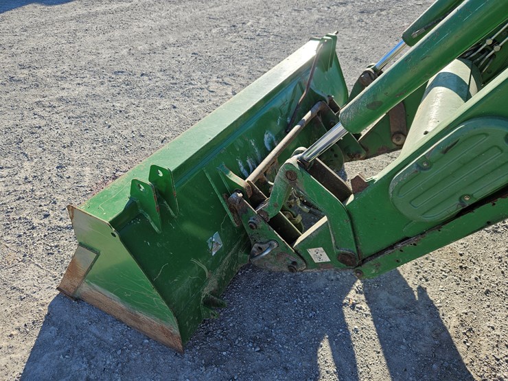 2016-john-deere-6110r-image-24