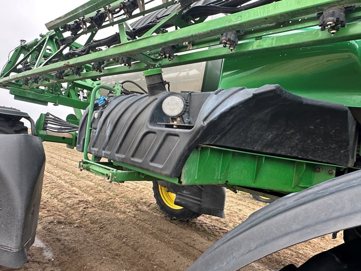 2021-john-deere-r4044-image-68