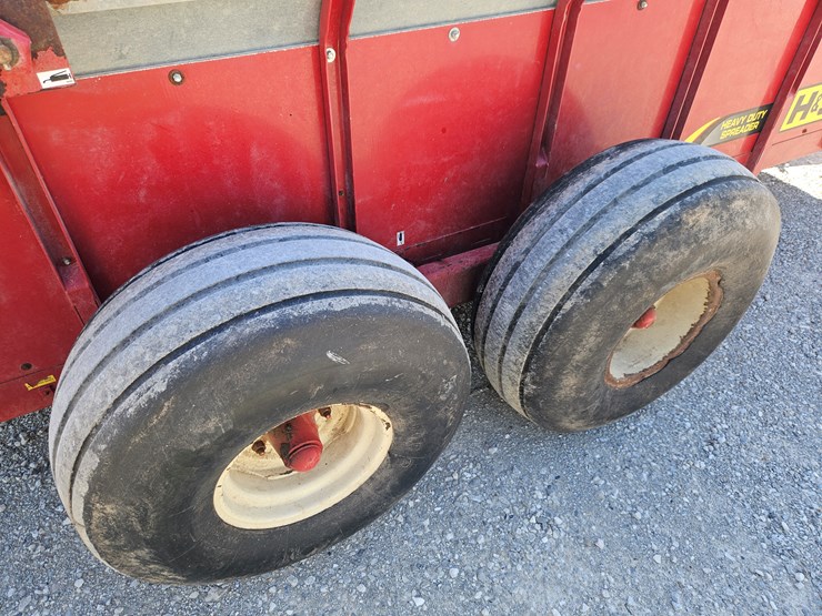 #205593-•-2011-h-&-s-3143-manure-spreader-image-10
