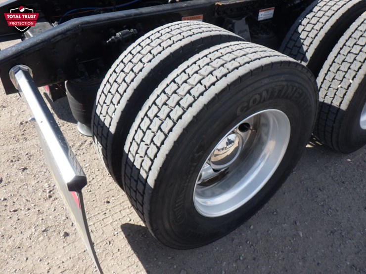 2022-freightliner-cascadia-116-image-6