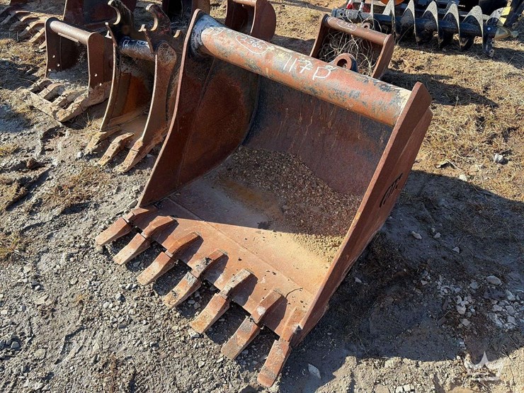 36in-aim-tooth-excavator-bucket-image-1