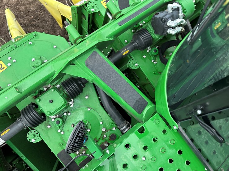 2021-john-deere-cp690-image-92