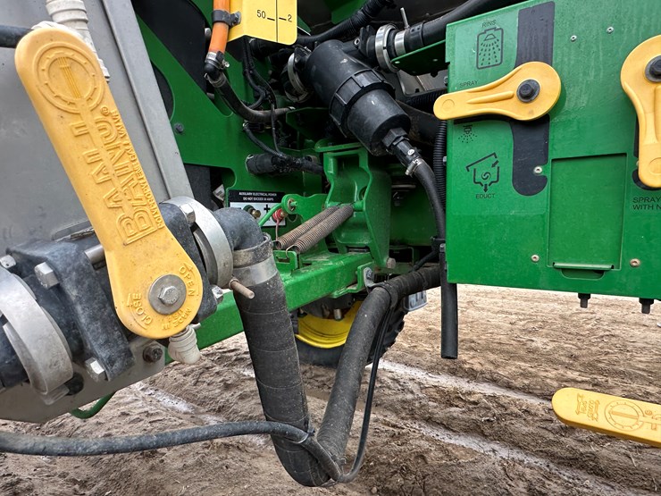 2021-john-deere-r4044-image-40