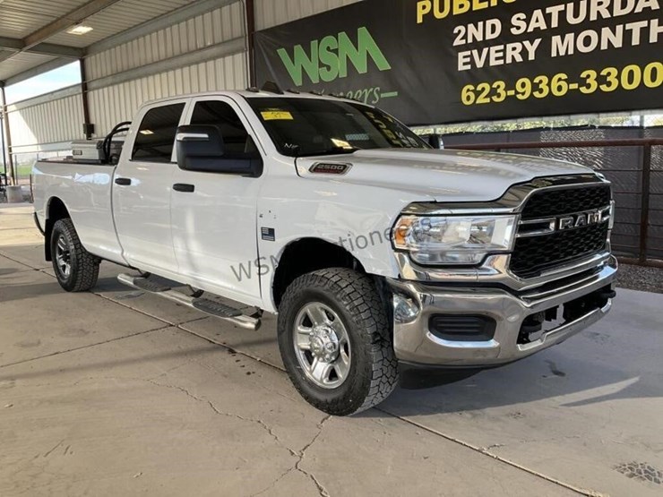 2020-dodge-2500-image-2