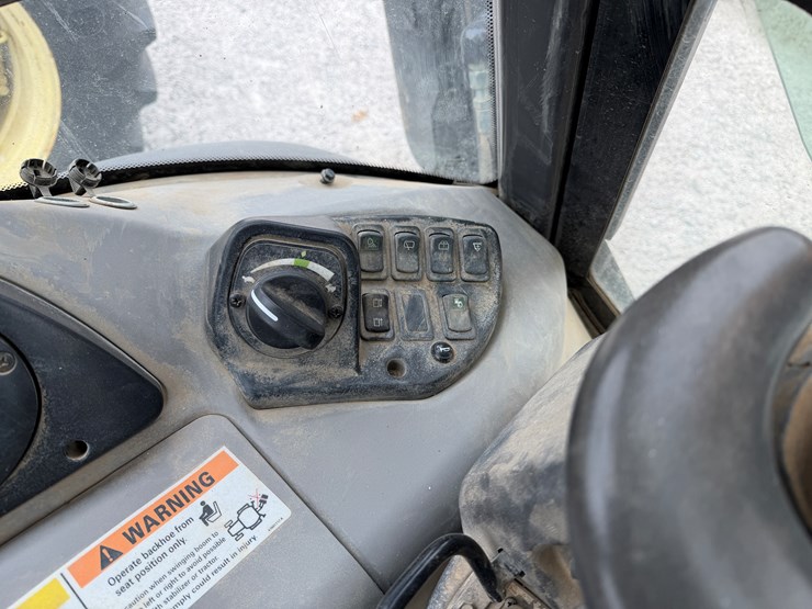 2022-case-580sn-image-15