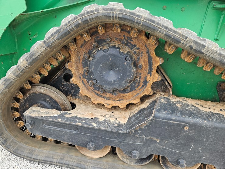 2019-deere-317g-image-21