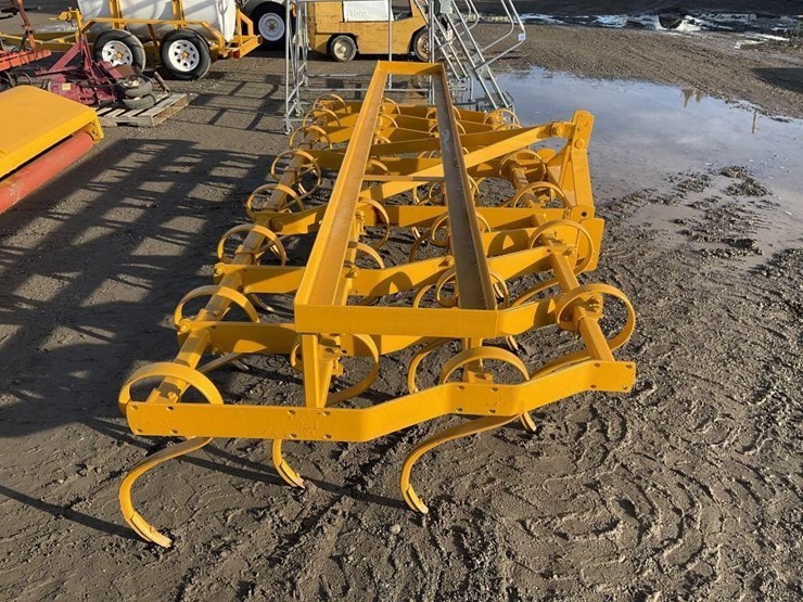 custom-12'-3-pt-springtooth-chisel-image-4