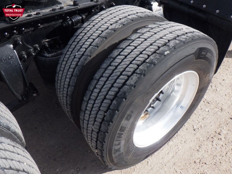 2022-freightliner-cascadia-116-image-5