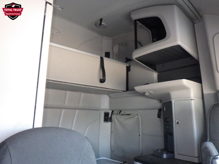 2020-peterbilt-579-image-4