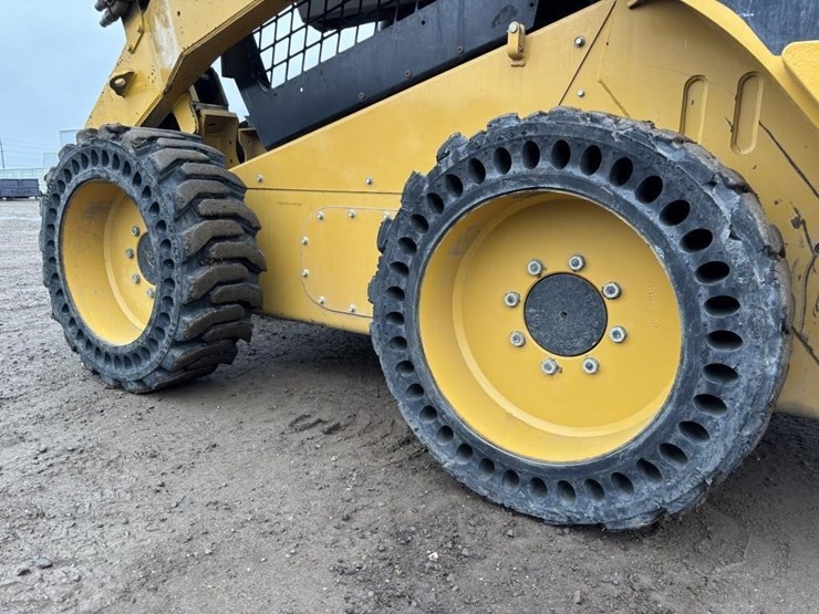 caterpillar-246c-image-14