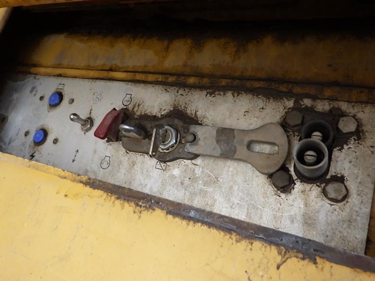 2005-caterpillar-740-image-46