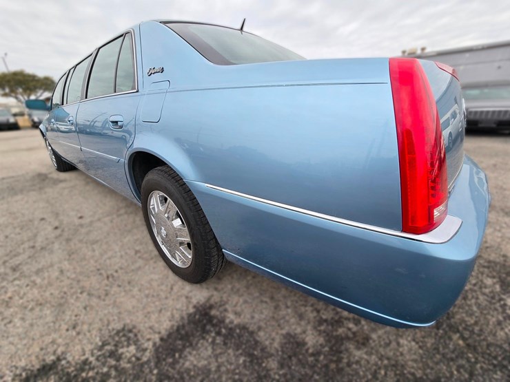 2006-cadillac-superior-6-door-limousine,-ultra-low-20396-miles-image-13