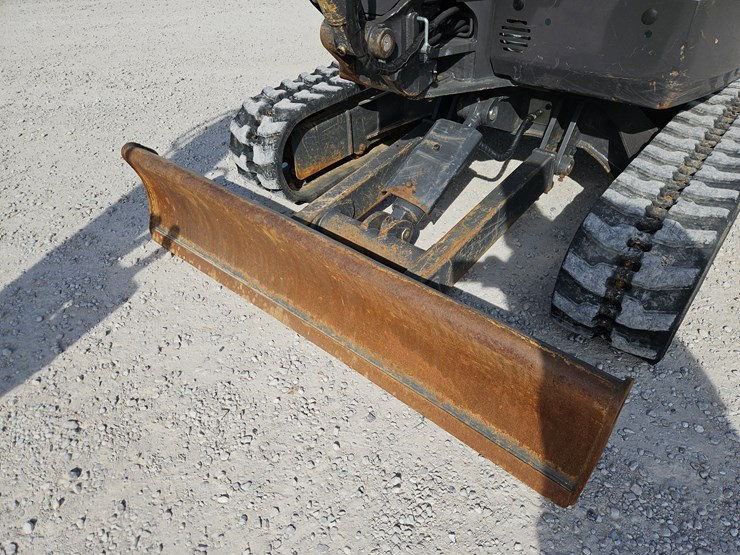 2019-case-cx37c-image-7