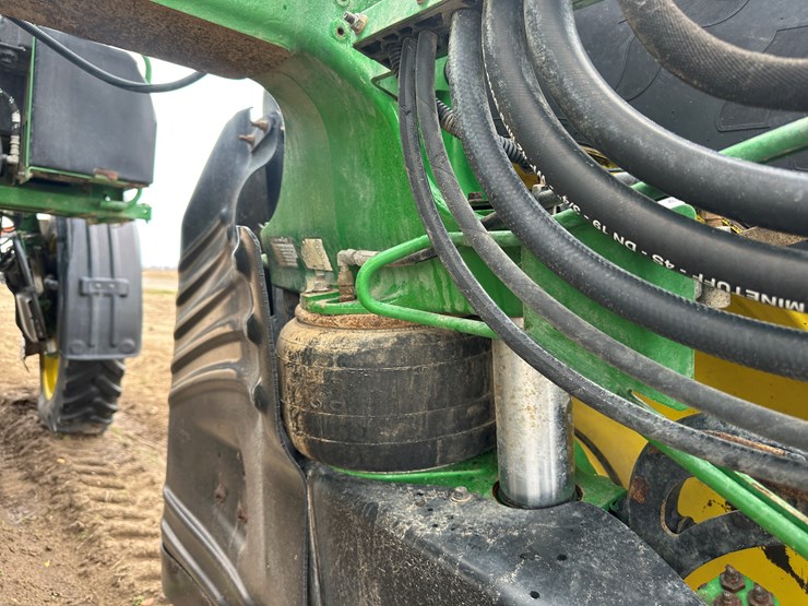 2021-john-deere-r4038-image-15