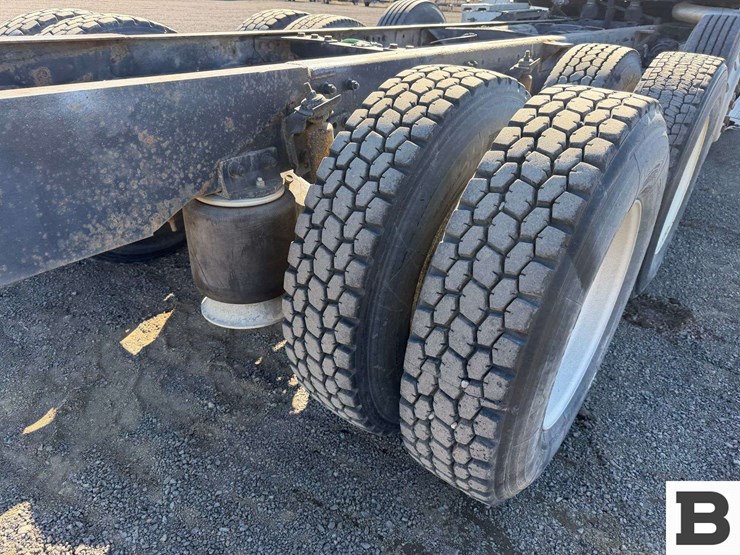 1992-freightliner-fld120-image-29