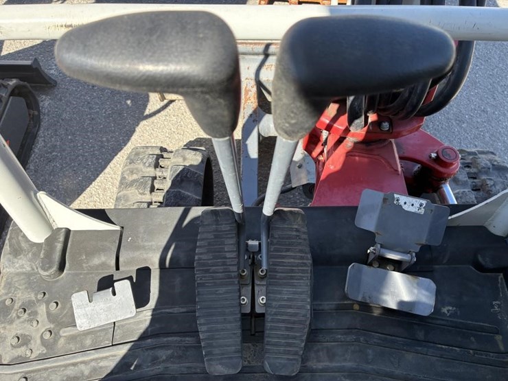 2021-takeuchi-tb230-image-15