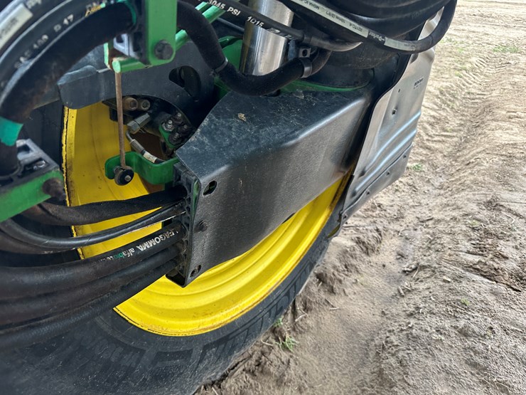 2021-john-deere-r4038-image-22