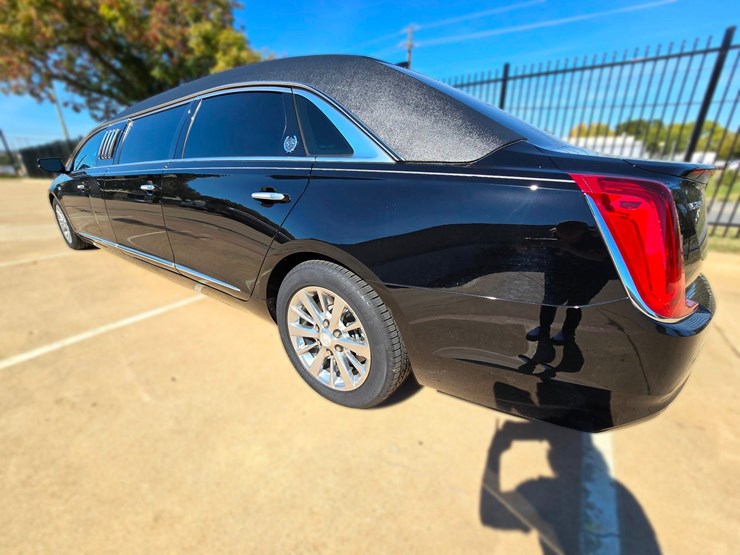 2019-cadillac-sayers-and-scovill-70in-limo-w-only-7729-miles-image-8