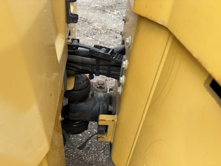 caterpillar-cb24-image-15