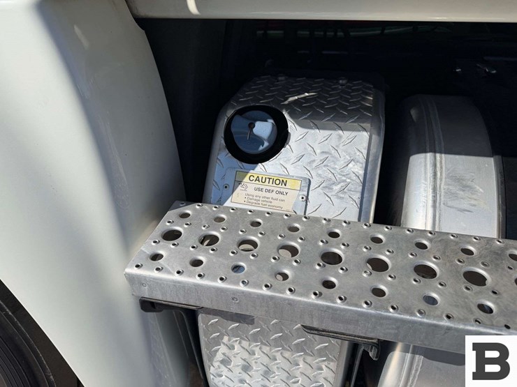 2017-freightliner-cascadia-125-image-12