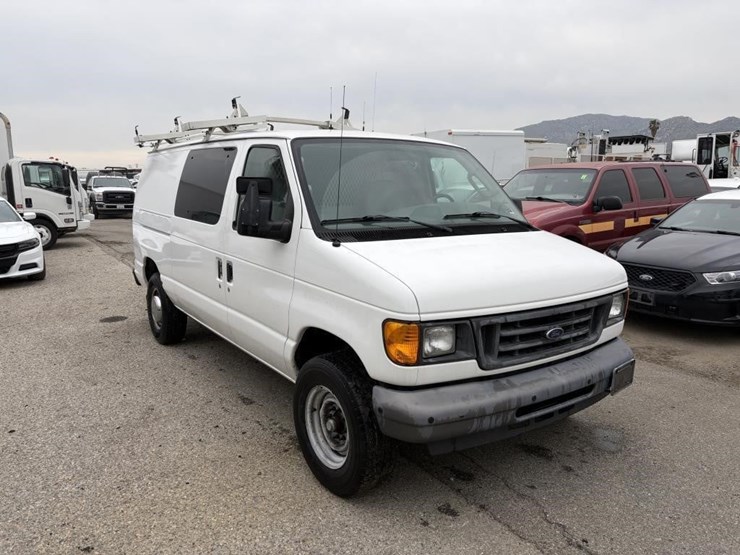 2006-ford-e350-sd-image-2