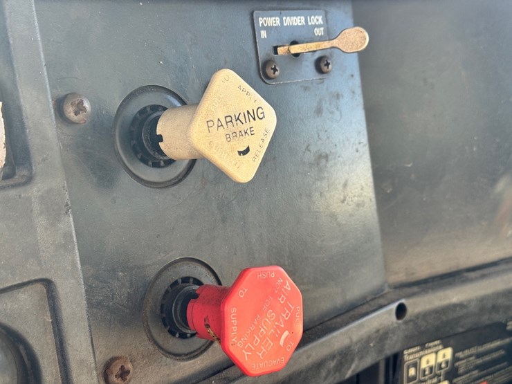 1999-international-4900-image-13