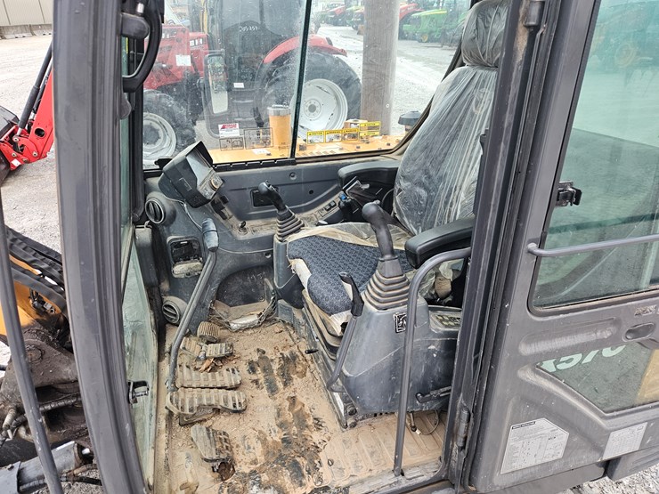 2022-case-cx57c-image-9